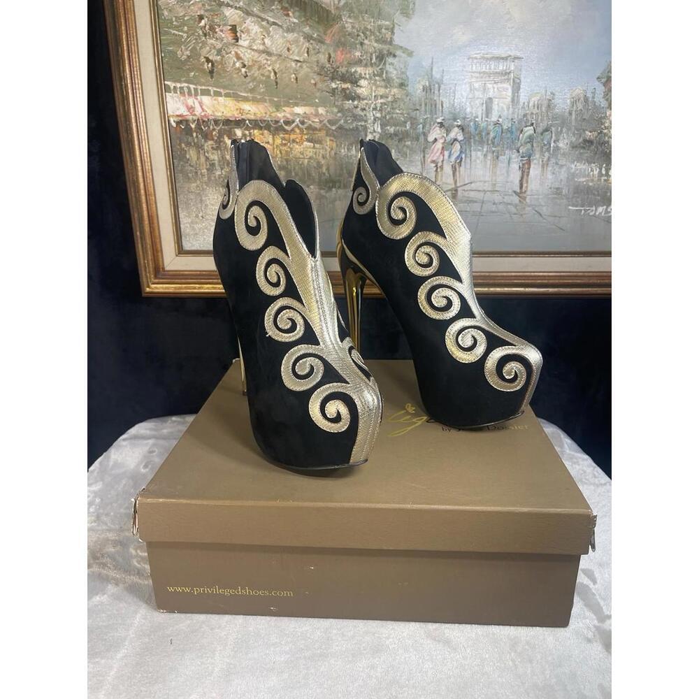 Platform Heels - By Privileged - 9-9.5us (40eu) Black And Gold Swirls